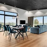 3 Bedroom Stunning In *