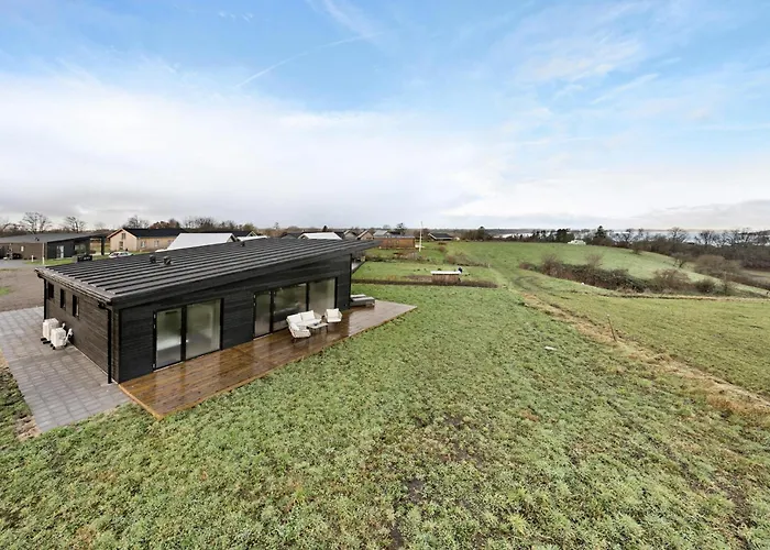 3 Bedroom Stunning In Hébergement de vacances Løgstrup